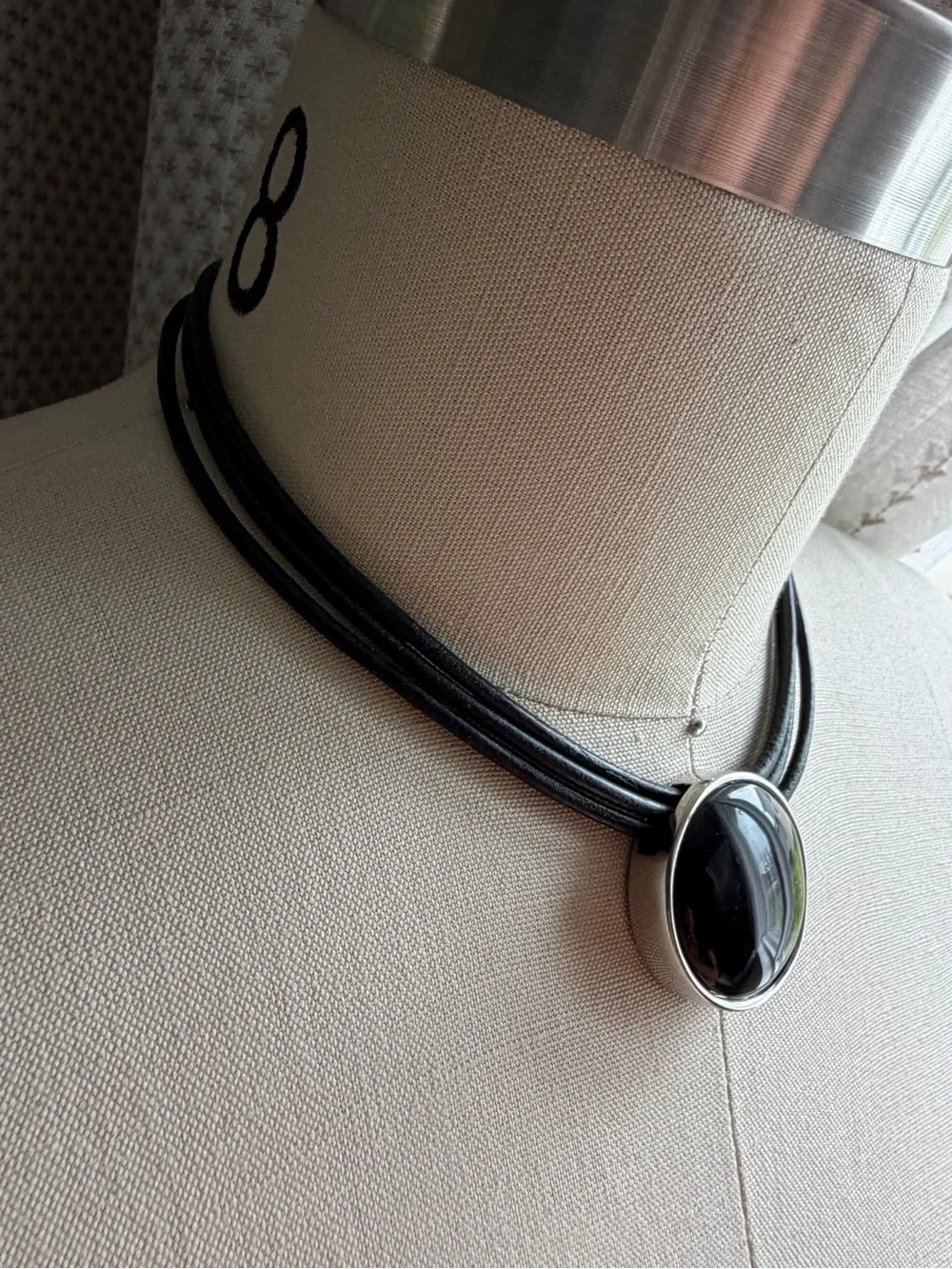 LAUREN RALPH LAUREN | Vintage | Black Leather Choker Silver Black Bezel Pendant